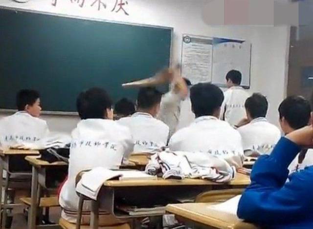 他夏天住在楼下 推荐视频