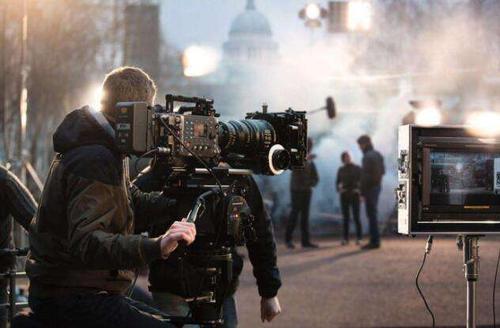 偷摩托车的人 推荐视频