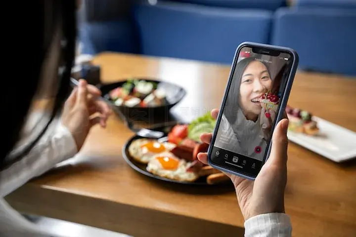 侏儒与财神 推荐视频