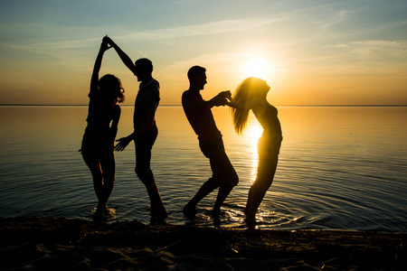 你口袋里有把枪吗？ 推荐视频